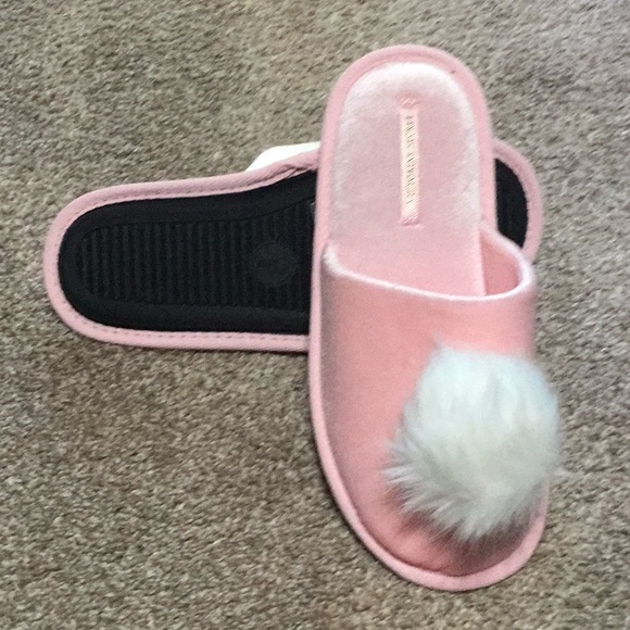 🆕VS pink slipper with Pom Pom. - Picture 2 of 3